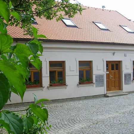Penzion A Caferestaurant U Lavky Chrudim Exteriör bild