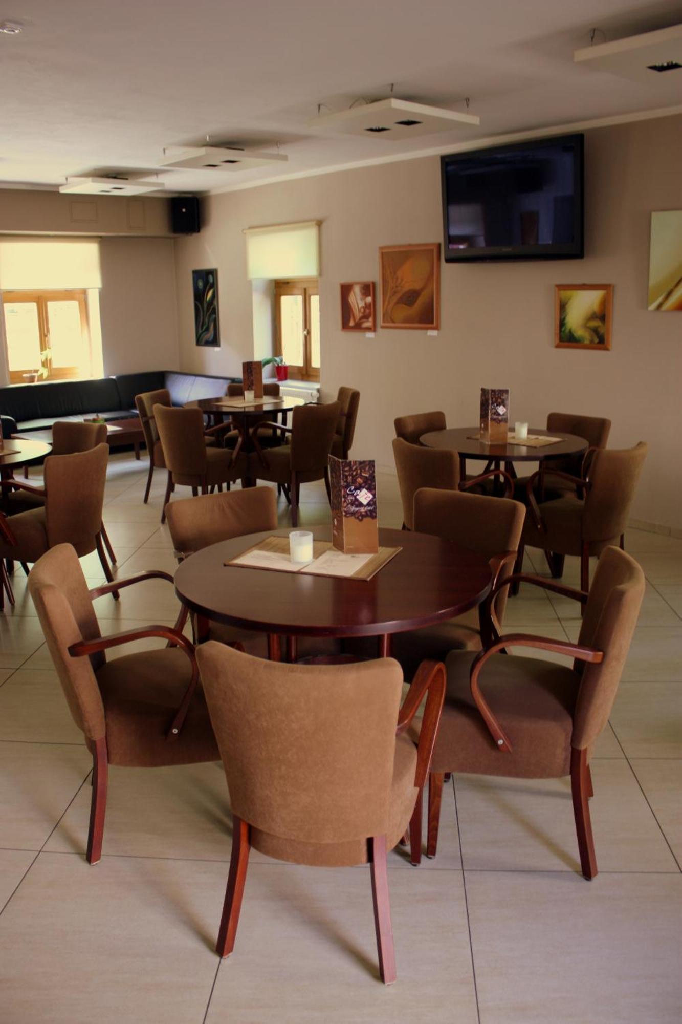 Penzion A Caferestaurant U Lavky Chrudim Exteriör bild